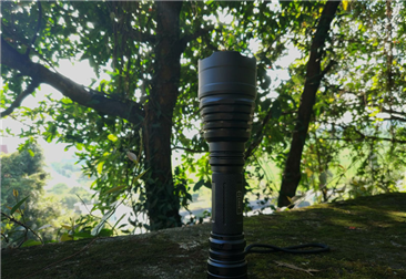 使用户外强光手电筒需要注意的事项