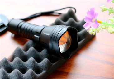通过这几点了解户外强光手电筒