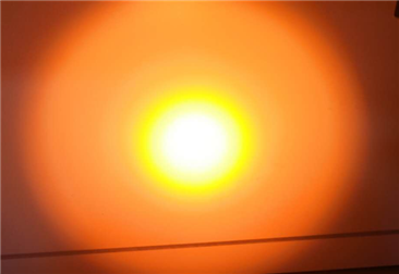 浅谈强光手电筒的色光和用途