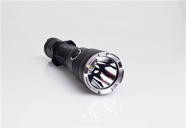 战术手电筒攻击头如何敲碎玻璃