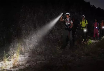 如何延长强光手电筒电池寿命