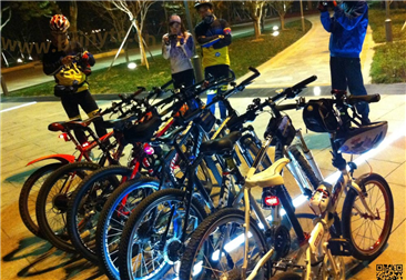 什么样的强光手电筒适合夜骑