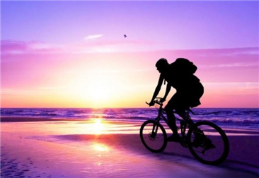 Long-distance cycling flashlights